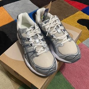 asics gel-nimbus 9 silver / mens size US 8